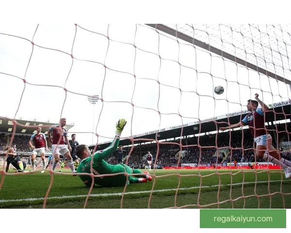 阿圭罗射门方式的分析揭示其在比赛中表现稳健的秘密