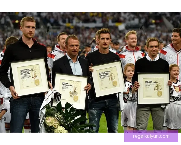 贝肯鲍尔领导能力获誉，奠定德国足球传奇地位